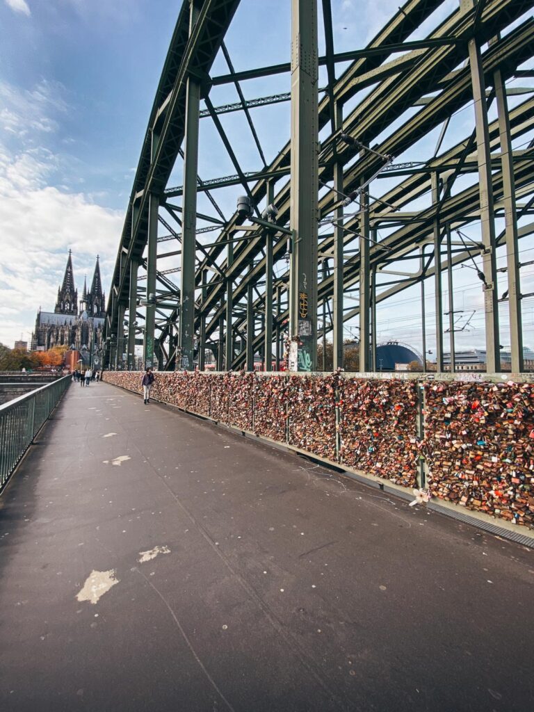 Hohenzollernbrücke Köln (1)