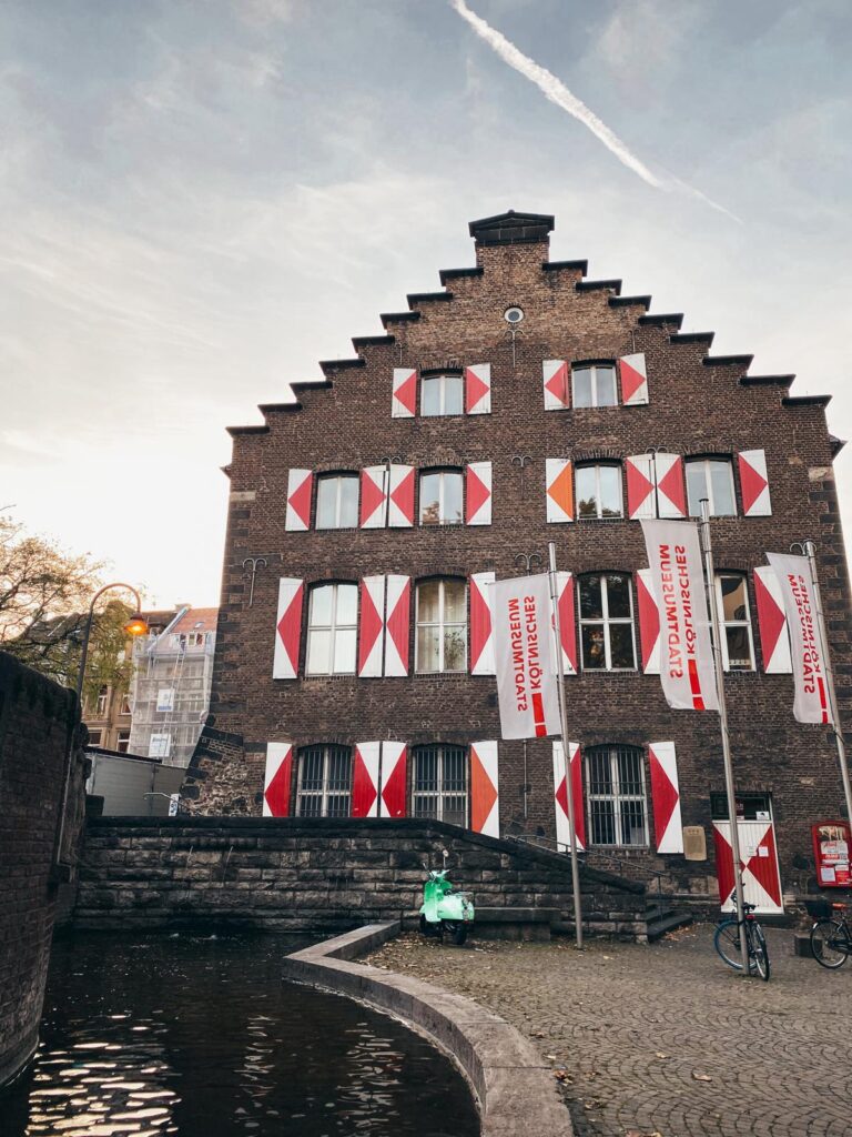 Zeughaus - Frontansicht Köln (1)