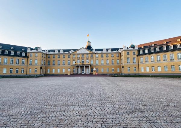 Schloss-Karlsruhe.jpg